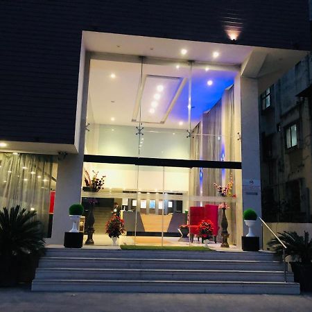 Veronica Hotel Vadodara Exterior photo