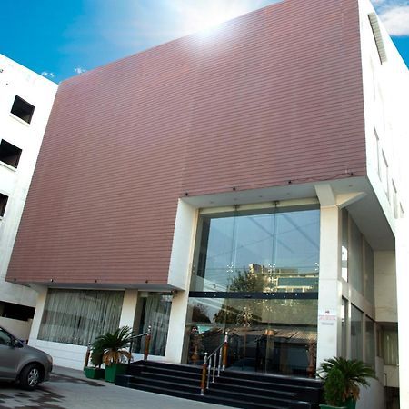 Veronica Hotel Vadodara Exterior photo