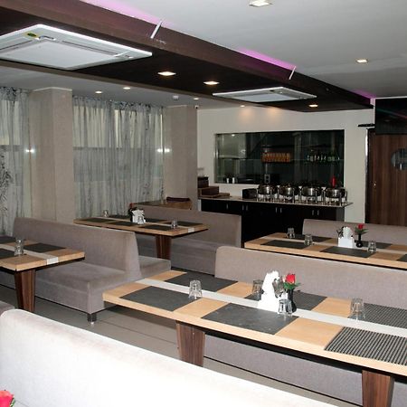 Veronica Hotel Vadodara Exterior photo