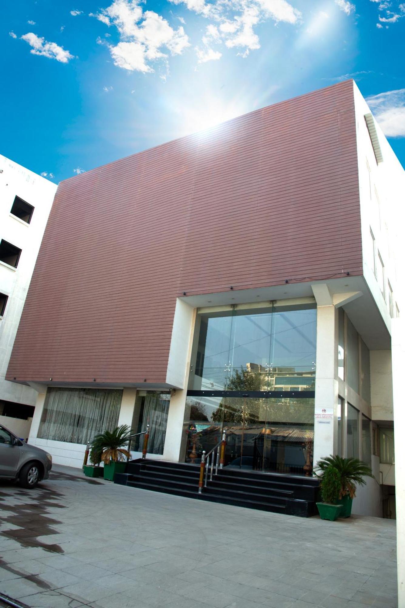 Veronica Hotel Vadodara Exterior photo