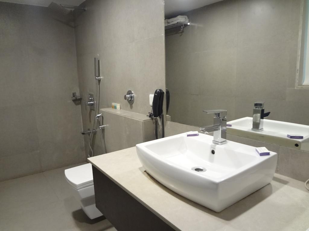 Veronica Hotel Vadodara Exterior photo