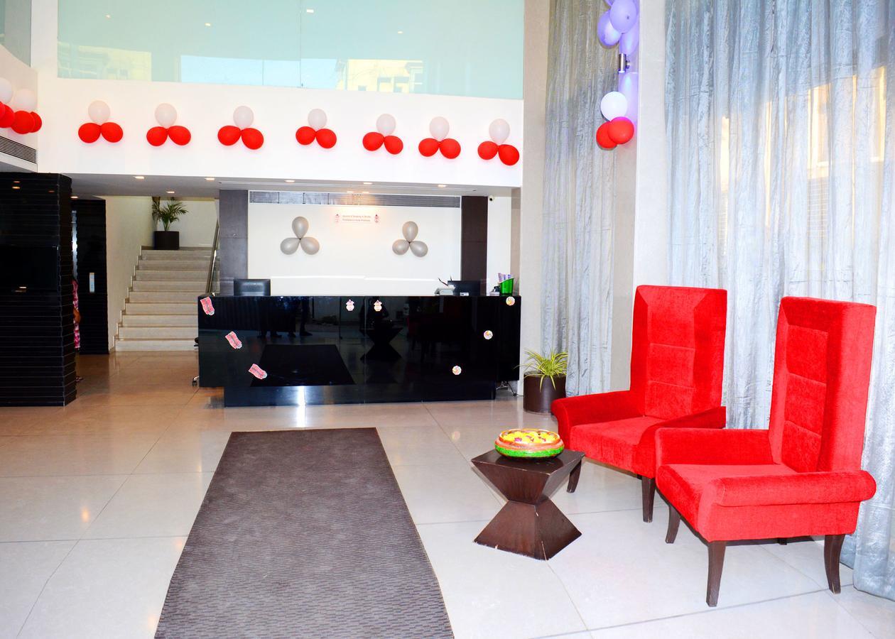 Veronica Hotel Vadodara Exterior photo