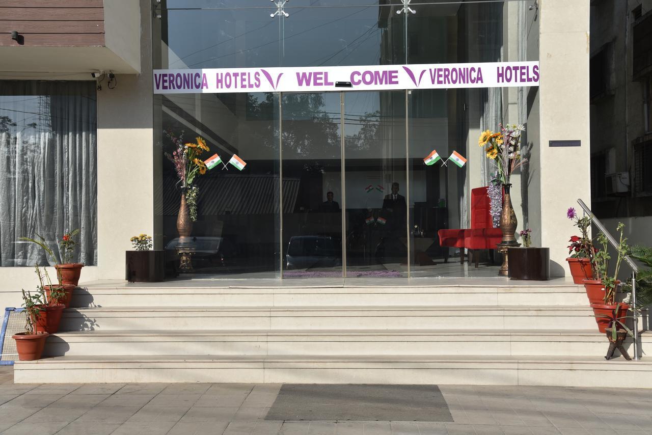 Veronica Hotel Vadodara Exterior photo