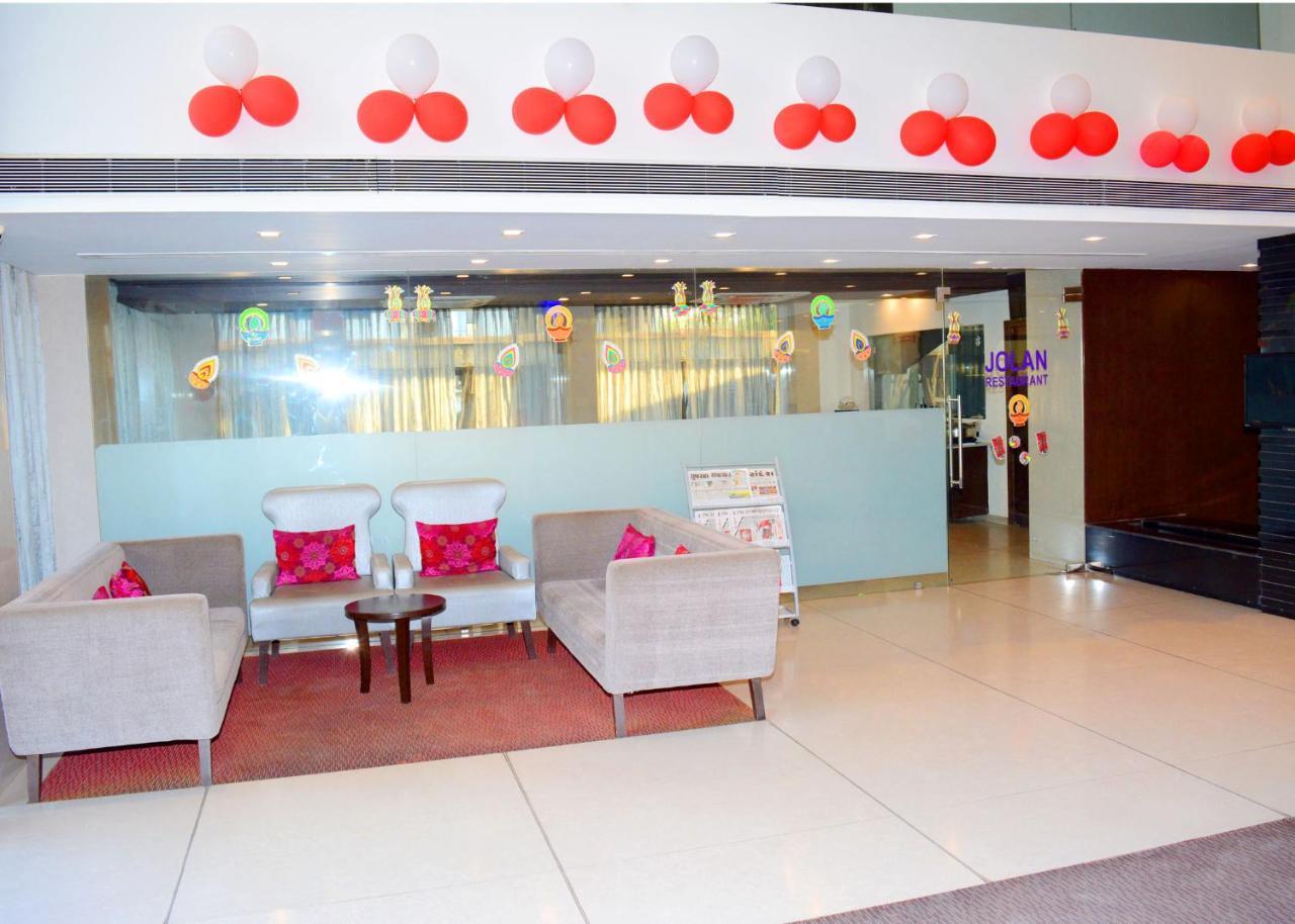 Veronica Hotel Vadodara Exterior photo