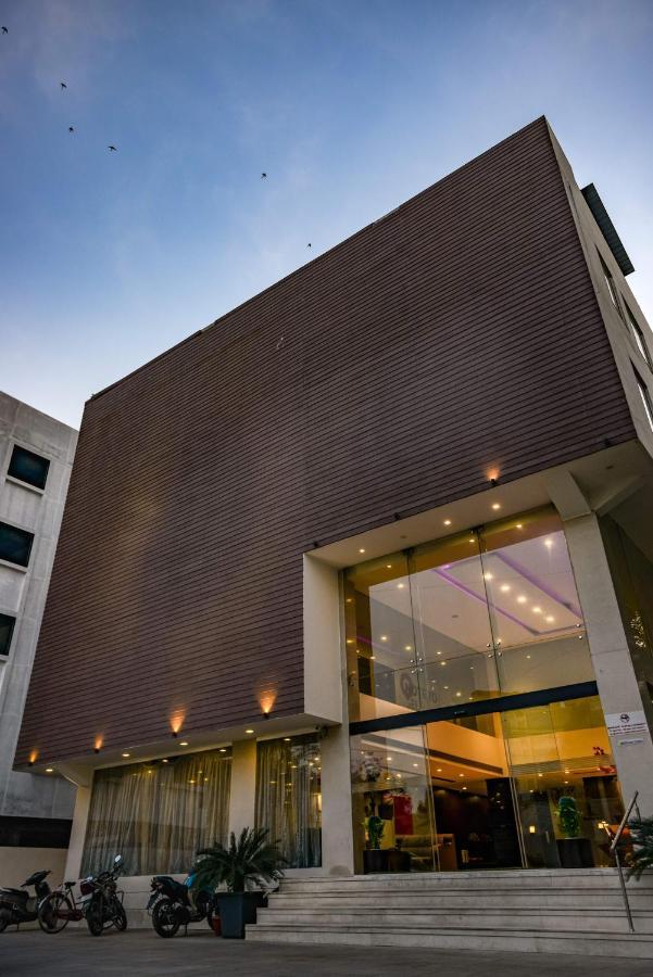 Veronica Hotel Vadodara Exterior photo