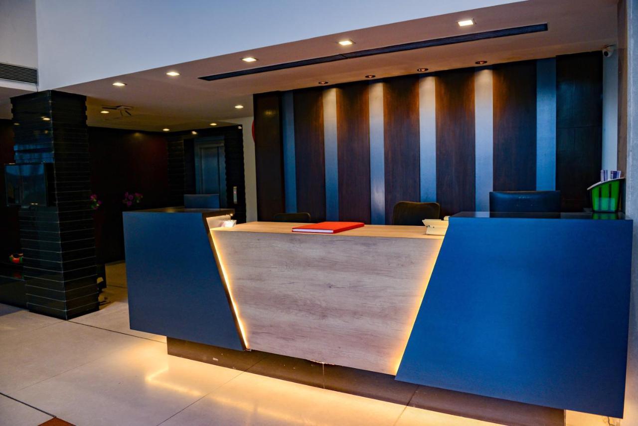 Veronica Hotel Vadodara Exterior photo